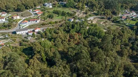 Terrain rustique de 2 500 m² à Armil, Fafe