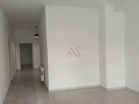 Loja com 98 m²,  a 2 min. do Hospital e a 5 min. do Centro Histórico de Guimarães, Fermentões