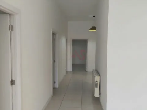 Loja com 98 m²,  a 2 min. do Hospital e a 5 min. do Centro Histórico de Guimarães, Fermentões