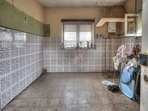 Moradia T3 para Restauro em Conde, Guimarães