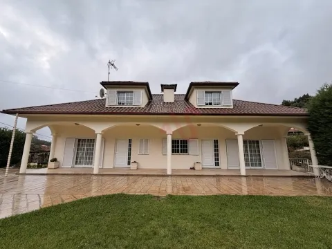 Moradia T3 com 1.600 m² de terreno em Vilarinho, Santo Tirso