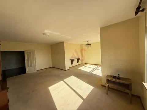 Apartamento T5 para Arrendamento – Rua Damião de Góis, Cedofeita, Porto