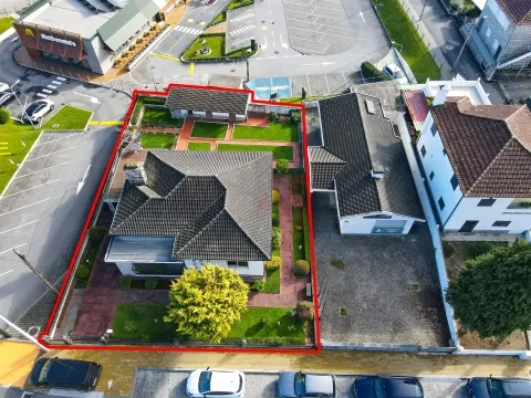 Maison de trois chambres au centre de Felgueiras – Opportunité unique au cœur de la ville