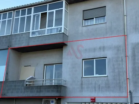 🏡 Einkaufen im Erdgeschoss mit Möglichkeit zur Umwandlung in T2 oder T3 – Sousa, Felgueiras