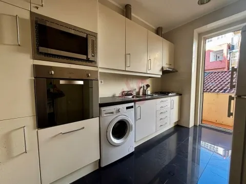 2 bedroom apartment for rent, close to the Arroios metro in Lisbon