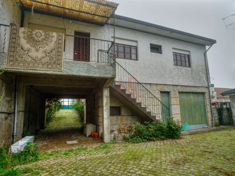 Villa de dos plantas con 1.200 m², junto al Departamento de Bomberos en Marco de Canaveses