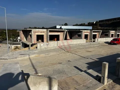 Moradia T3 de RC com piscina em construção em Pias, Lousada