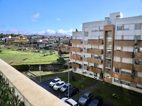 Apartamento T2 – 4.º Andar | São Romão do Coronado