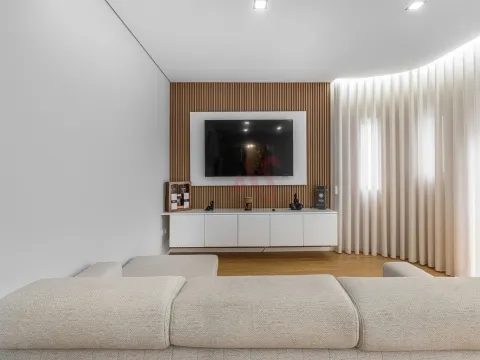 🏡 Villa de 4 + 1 dormitorios con jardín, garaje y excelente ubicación – Sousa, Felgueiras