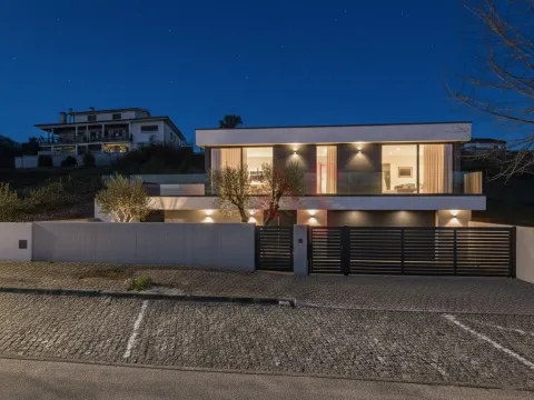 Terrain à construire avec 520 m2 à Fermentões, Guimarães