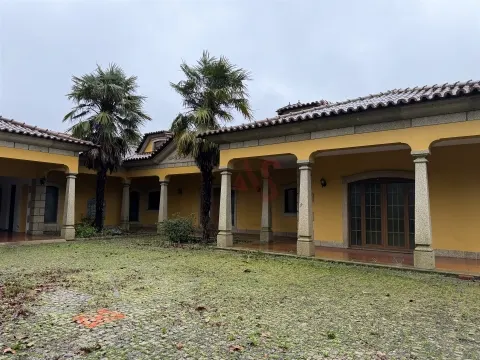 Moradia brasonada T5 inserida em terreno de 18.440m² com Piscina – Meinedo, Lousada