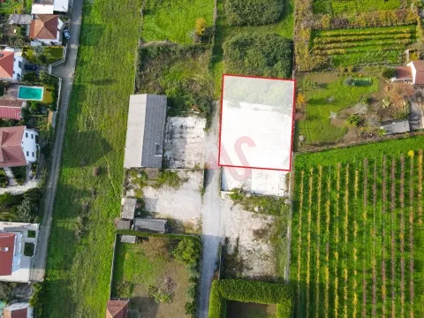 Terreno com 800 m² na Lixa para Construção