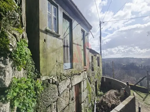 Haus zur Restaurierung in Quinchães, Fafe