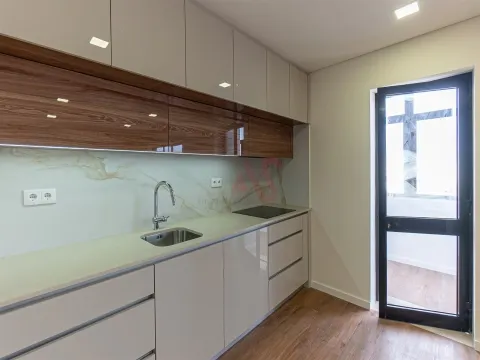 T2 totalmente renovado em Custóias, Matosinhos