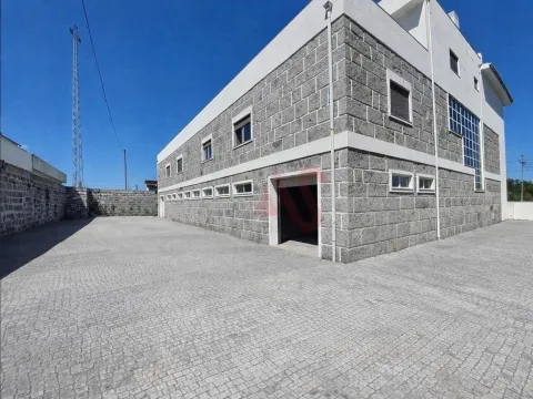 Espaço Comercial em Carvalhosa de 2 Andares, Paços de Ferreira