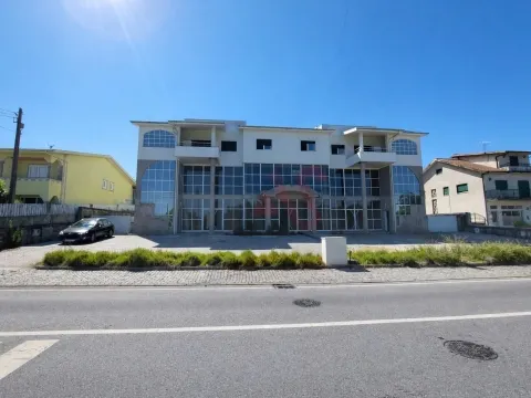 Espaço Comercial em Carvalhosa de 2 Andares, Paços de Ferreira