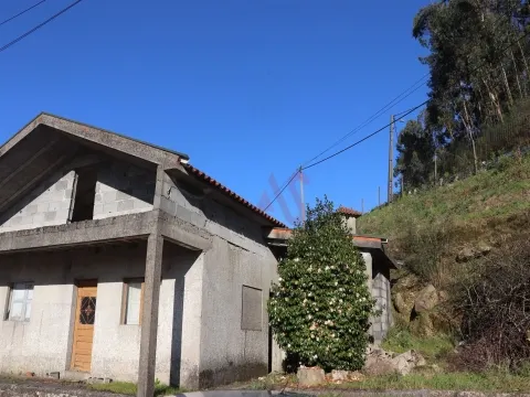 Moradia T3 para Restauro em Sendim, Felgueiras