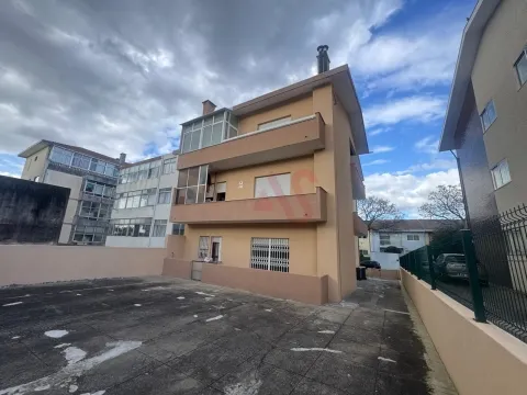 Excelente Apartamento T3 com Garagem Fechada – Águas Santas