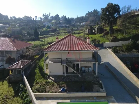 3+2 Bedroom Villa with Pool and Land of 2,760 sqm in Idães, Felgueiras