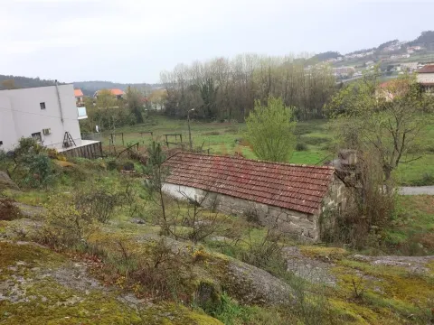 Casa de 4 dormitorios para restauración en Croca, Penafiel – Excelente oportunidad de inversión
