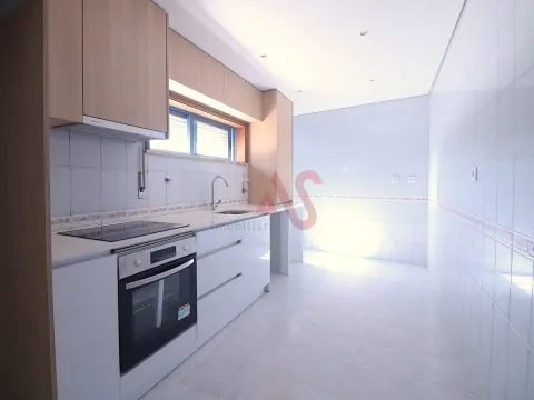 Excelente T3 – Santo Tirso | Terraços, Garagem Fechada e Vistas Desafogadas