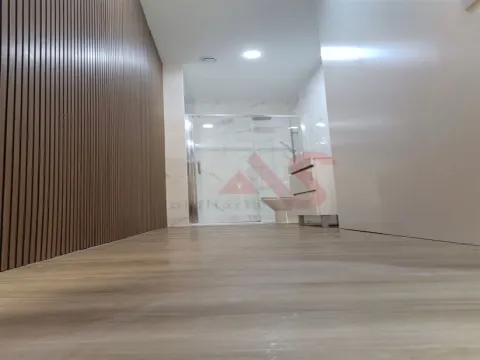 Apartamento T3 Remodelado em Coimbrões | Excelente Localização e Acessos