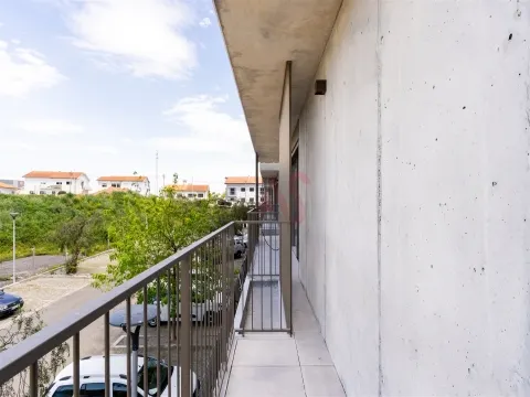 Apartamento de 2+1 dormitorio con balcón, en construcción, situado en la segunda planta.