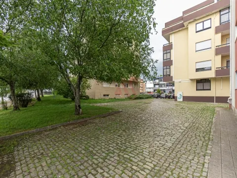 Apartamento T4 para arrendamento no Castêlo da Maia