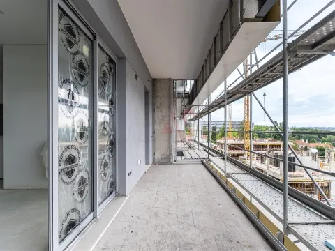 Apartamento T1 com varanda localizado no empreendimento Alta Vista