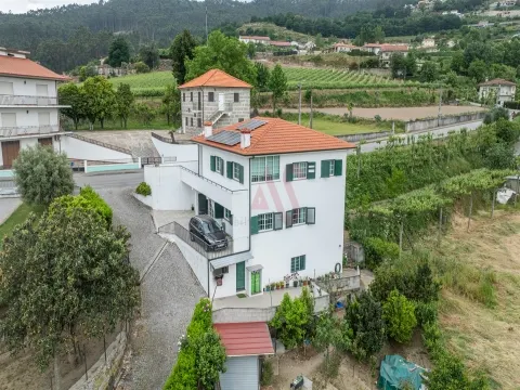 Casa de 3+3 dormitorios con dos viviendas independientes – Excelente oportunidad de inversión en Vizela