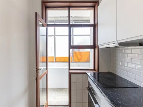 Apartamento T3 Totalmente Renovado em Paranhos, Porto