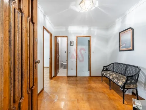Apartamento T2, na Póvoa de Varzim, 2.ª linha de mar, a poucos passos da praia e da marginal