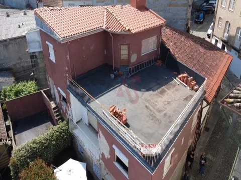 Andar de Moradia Duplex T5 no Coração de Guimarães