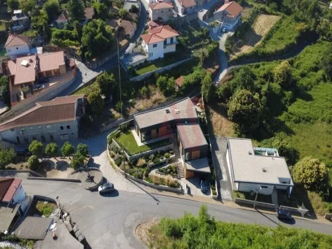 Terreno para Construção com 880 m2 e PIP aprovado para Duas Moradias em Revinhade 