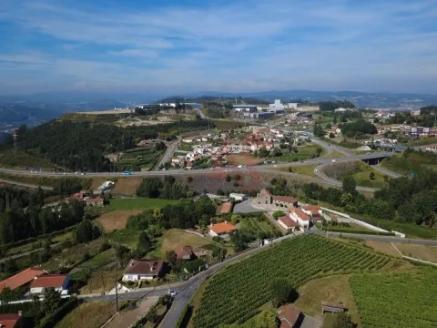 Terreno para Construção com 880 m2 e PIP aprovado para Duas Moradias em Revinhade 