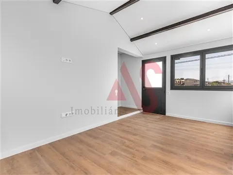 Etage 3+1 Schlafzimmerhaus vollständig renoviert in Brito, Guimarães