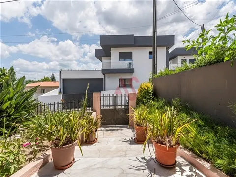 Moradia Individual T3 com Jardim - Margaride, Centro de Felgueiras