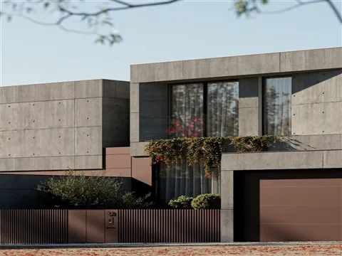 Moradia T3+1 com Jardim Privativo, Escritório, Garagem para 3 Carros e Possibilidade de Piscina