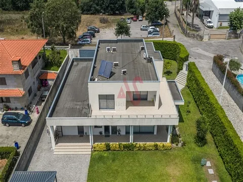 Moradia T4 com Piscina em Monte Córdova, Santo Tirso