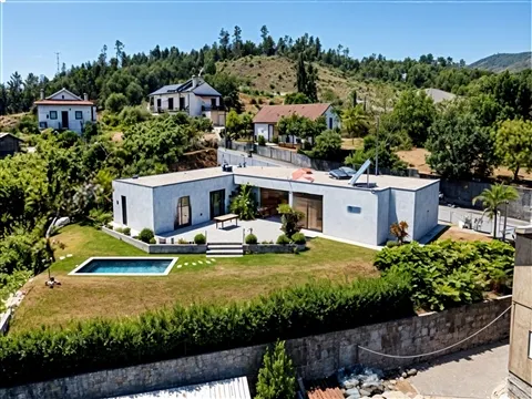 Moradia T3 Moderna com Piscina e Vistas Panorâmicas
