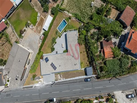 Moradia T3 Moderna com Piscina e Vistas Panorâmicas