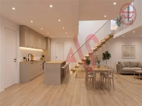 Moradia T3 renovada, com Suíte, Closet e Aparcamento Exterior p/ 2 Carros | Santo Adrião, Vizela