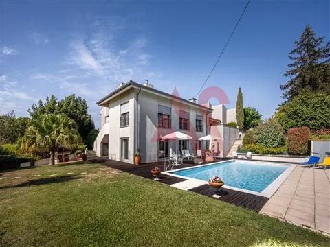 Moradia T4 c/ Piscina, Salão de Festas e Terreno com 6236 m² | Vila Nova do Campo, Santo Tirso