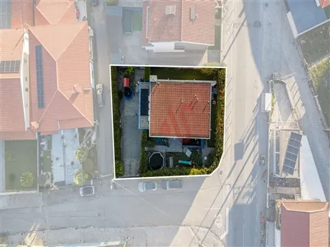 Moradia T4 com Suite Master, Jardim e Garagem para 4 carros | Corvite, Guimarães |