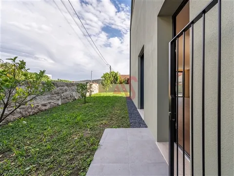 MORADIA T3 COM PISCINA AQUECIDA EM MONTE CÓRDOVA, SANTO TIRSO