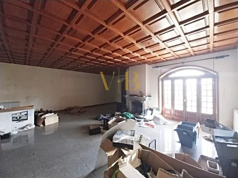 Moradia T4 com Excelente Potencial no Centro da Cidade