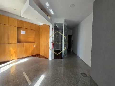 Loja em 1ª Linha – Avenida dos Pescadores | Aver-o-Mar, Póvoa de Varzim