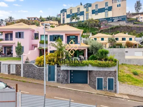 Moradia Geminada T3 / Funchal - Ilha da Madeira