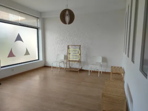 LOJA com 136m² em Zona Estratégica –BAGUIM do MONTE – Ideal para Vários Negócios!