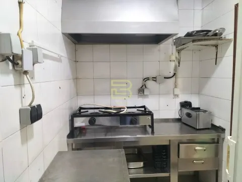 Espaço comercial, com 77 m², situado no centro de Valongo